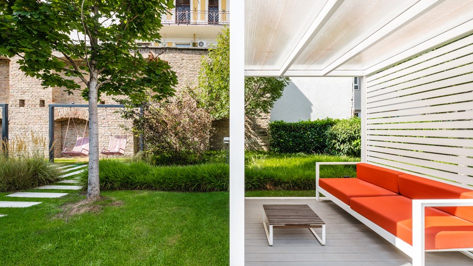 office building Mill Park in Budapest - outdoor common space